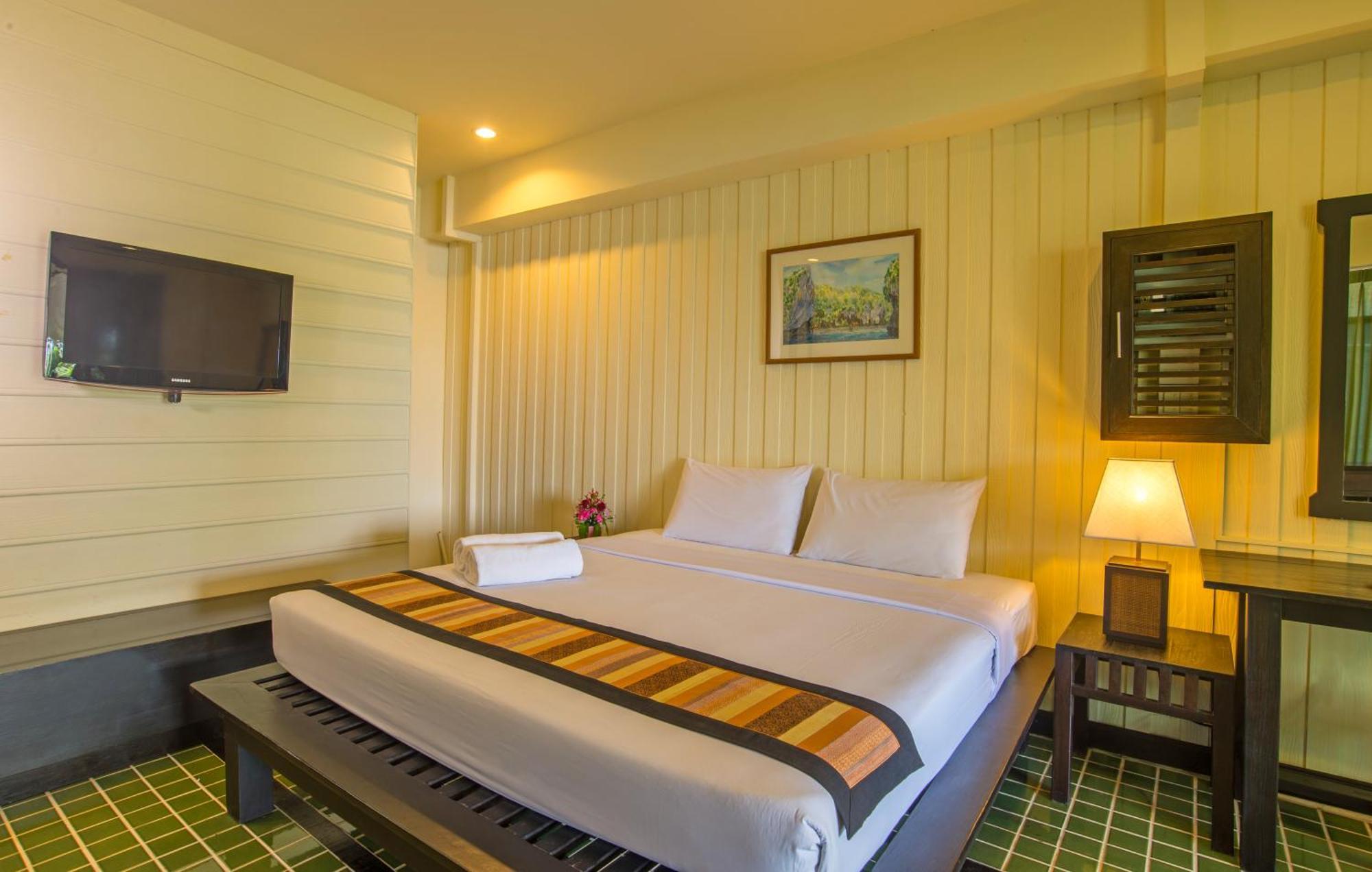 Krabi City Seaview Hotel Стая снимка