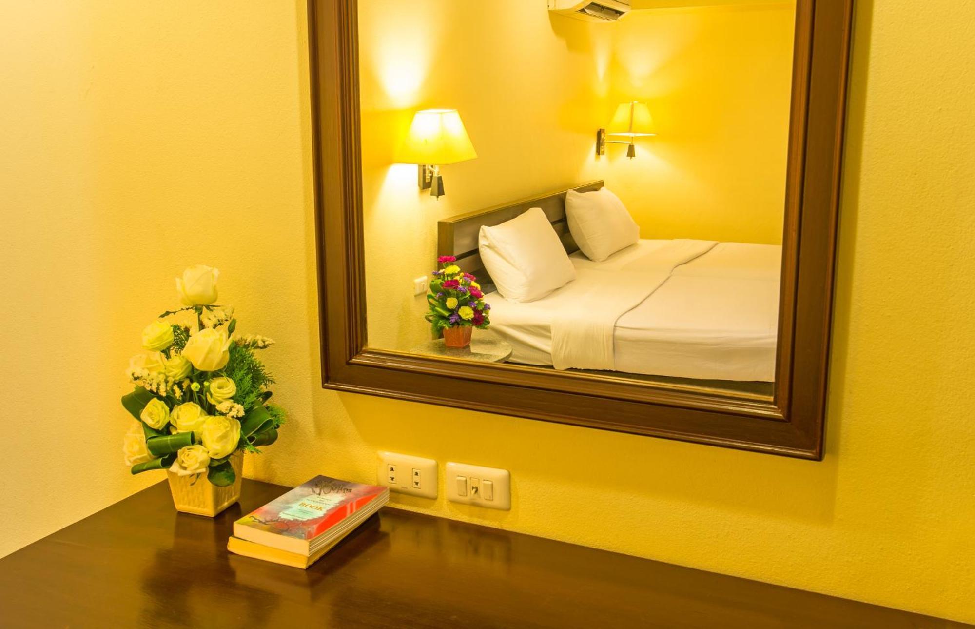 Krabi City Seaview Hotel Стая снимка