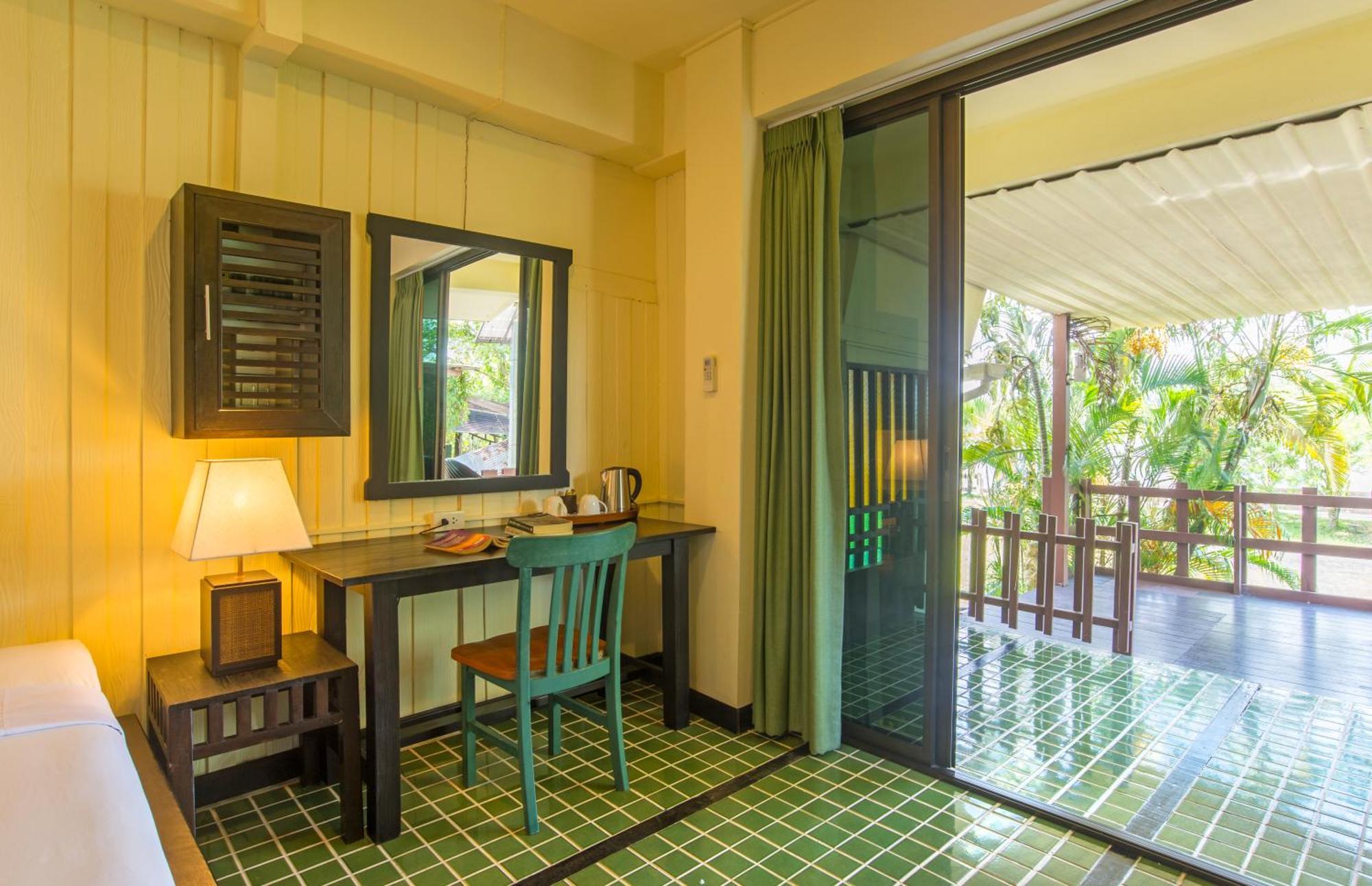 Krabi City Seaview Hotel Стая снимка