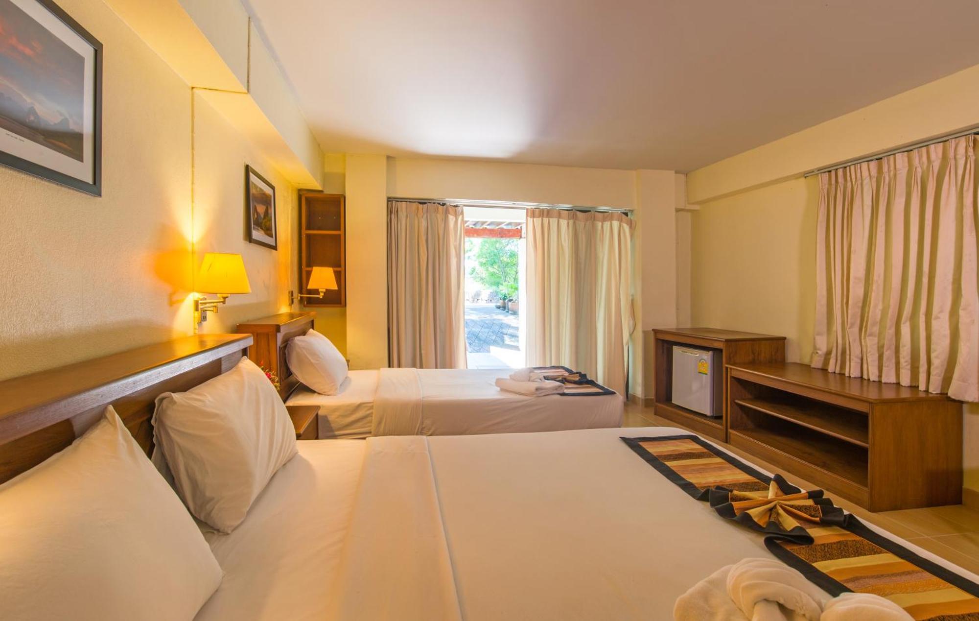 Krabi City Seaview Hotel Стая снимка
