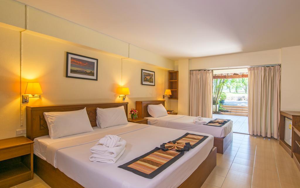 Krabi City Seaview Hotel Стая снимка